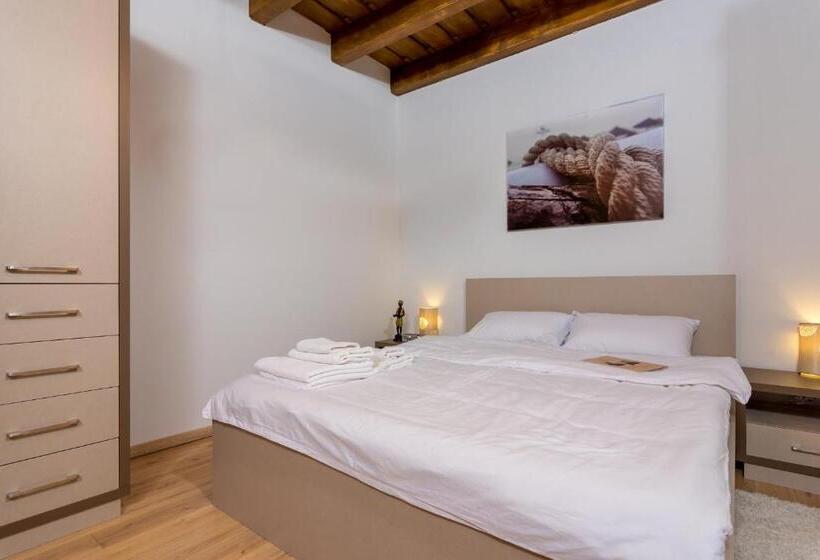 سوییت جونیور, Casa Nicolae Luxury Suites