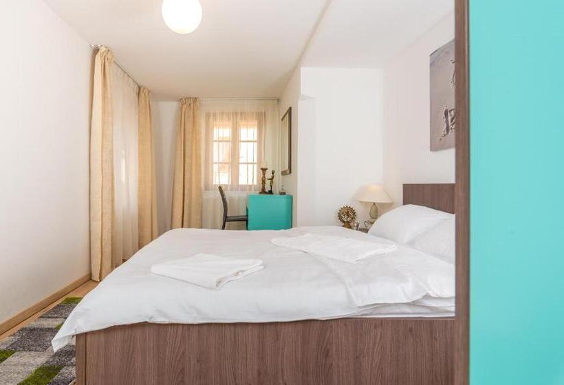 سوییت لوکس, Casa Nicolae Luxury Suites