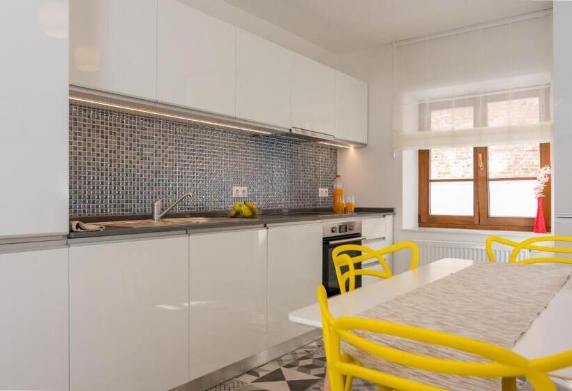 سوییت لوکس, Casa Nicolae Luxury Suites