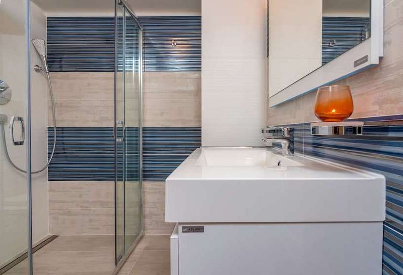 سوییت لوکس, Casa Nicolae Luxury Suites