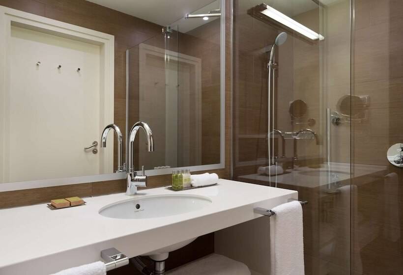 Номер Deluxe с Видом, Doubletree By Hilton Moscow Vnukovo Airport