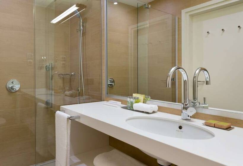 Номер Стандартный Кровать Куин, Doubletree By Hilton Moscow Vnukovo Airport