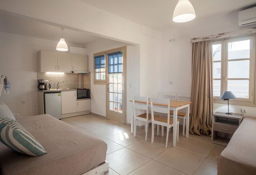 Полулюкс, Evina Rooms & Suites