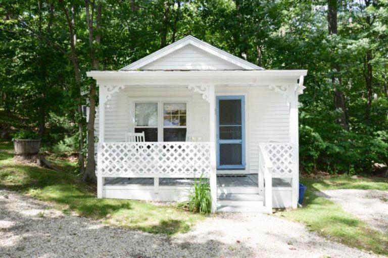 Хижина, 2 River Road Inn Cottages