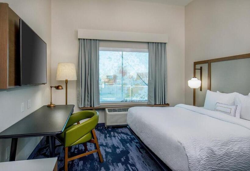 带大床的标准间, Fairfield Inn & Suites By Marriott Mcpherson