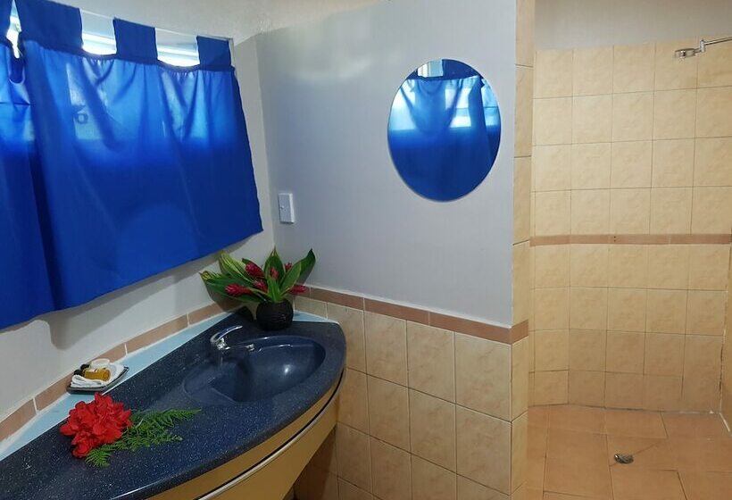 ویلای 1 خوابه با چشم‌انداز دریا, Le Uaina Beach Resort