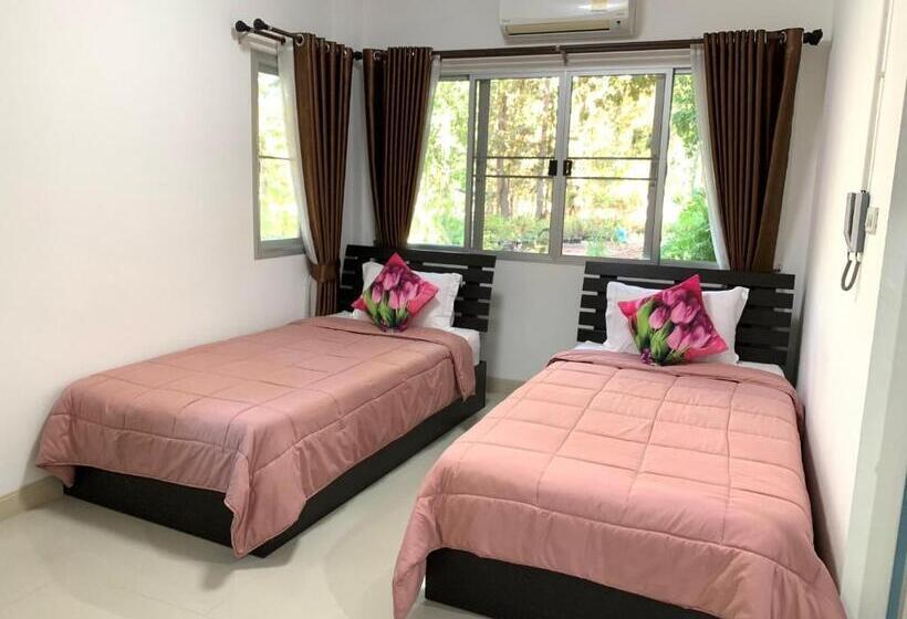 디럭스 트리플 룸, Baan Pingkan Wellness Resort