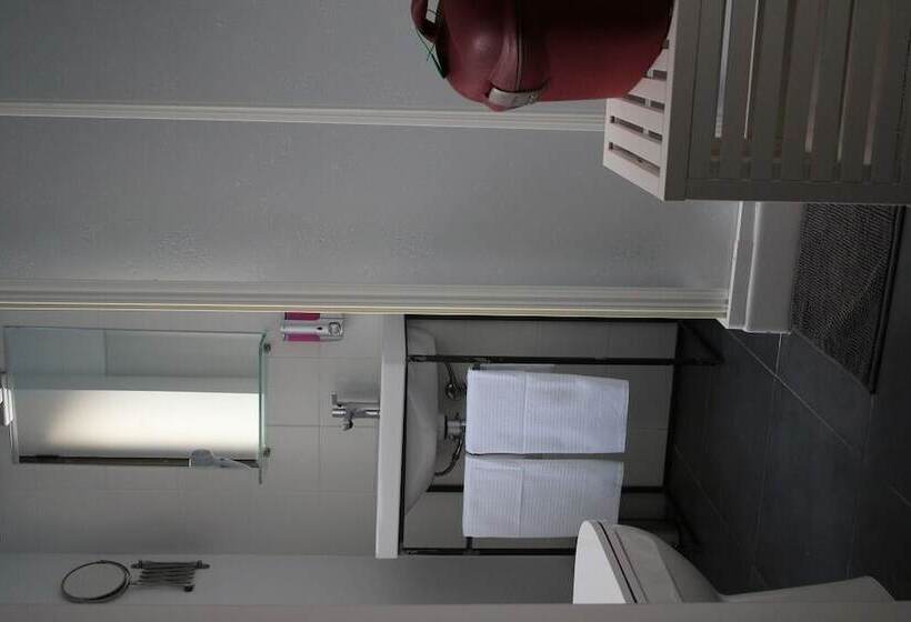 اتاق استاندارد چهار تخته, Lasso B&b