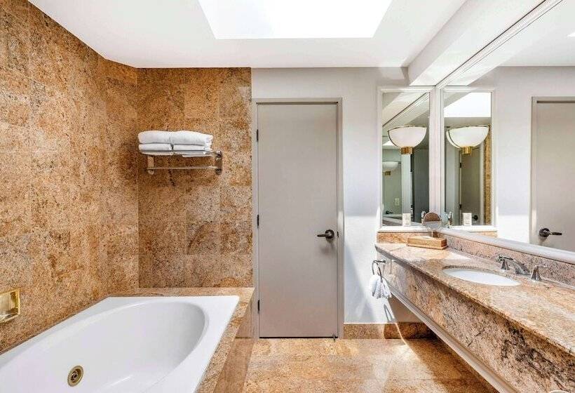 Люкс Deluxe 2 Спальни, Hilton Grand Vacations Club Ocean Tower Waikoloa Village