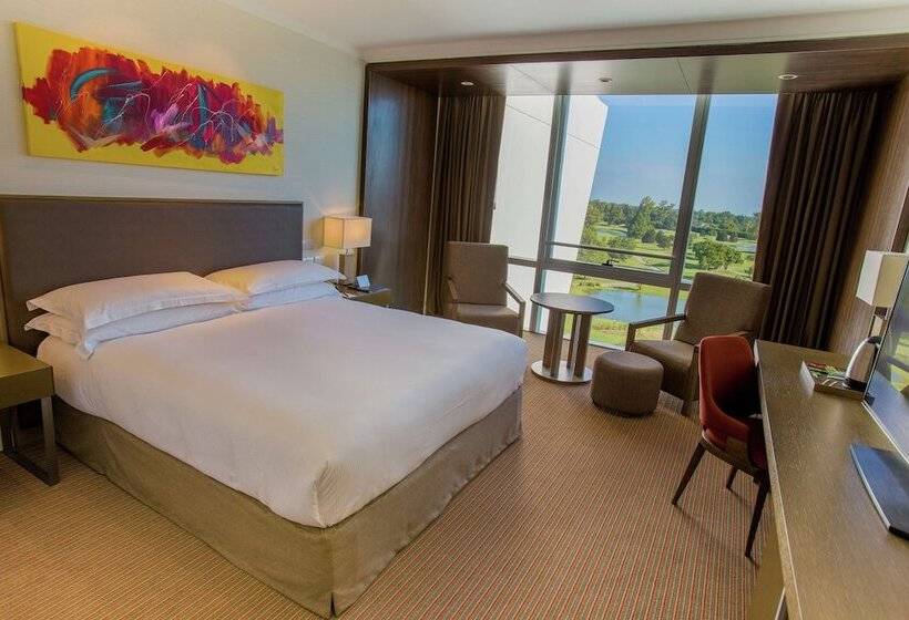 Номер Deluxe, Hilton Pilar