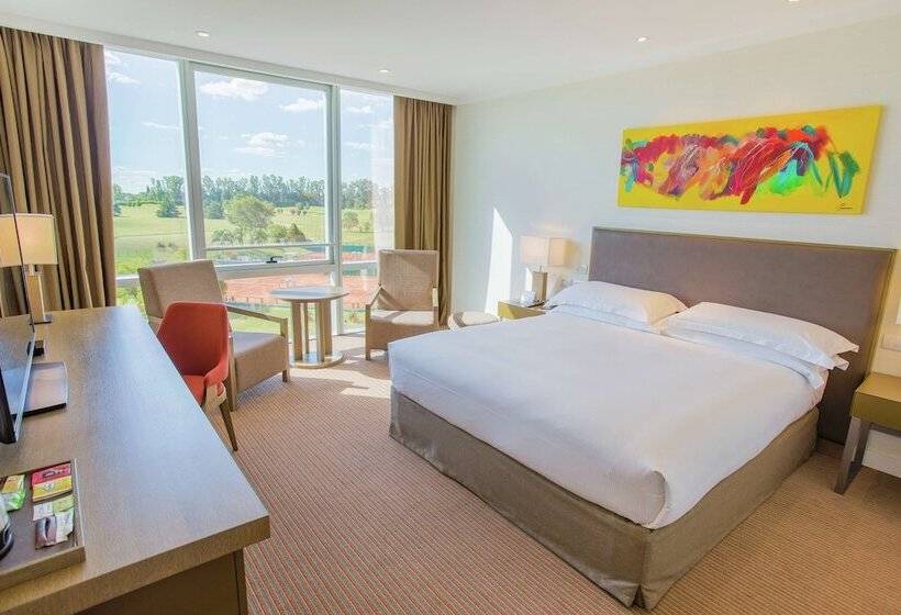 Номер Premium с Балконом, Hilton Pilar