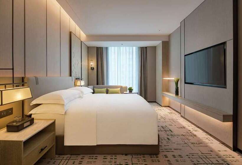 Люкс Кровать Кинг, Hilton Pilar