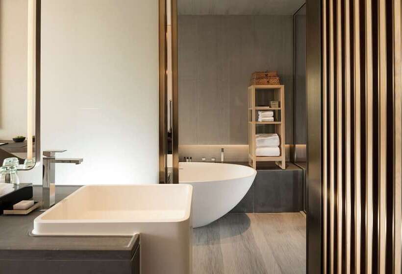 Номер Deluxe Вид на Горы, Joyze Hotel Xiamen, Curio Collection By Hilton