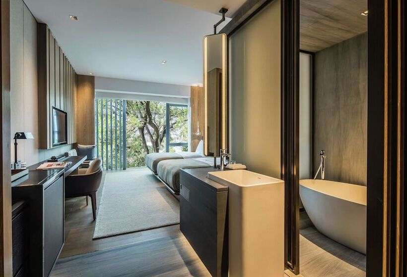 Номер Deluxe Вид на Горы, Joyze Hotel Xiamen, Curio Collection By Hilton
