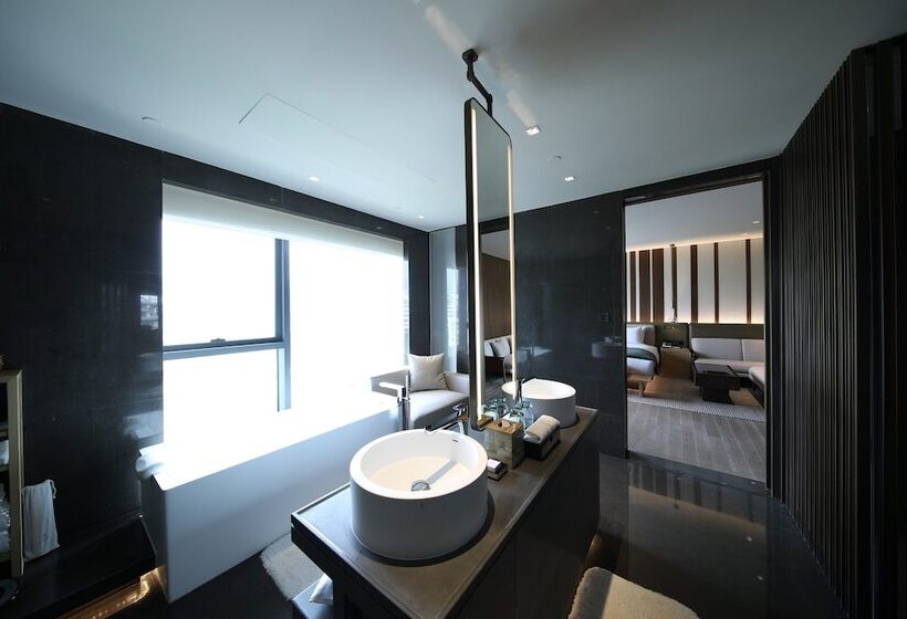 Президентский Люкс, Joyze Hotel Xiamen, Curio Collection By Hilton