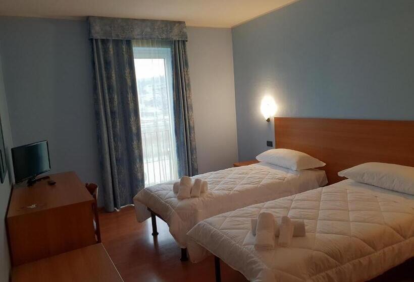 اتاق استاندارد یک نفره, Risthotel Airport
