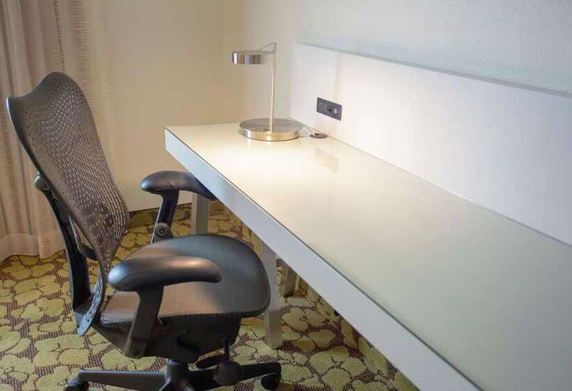 Standaard Studio met Kingsize Bed, The Sound Hotel Seattle Belltown, Tapestry Collection By Hilton
