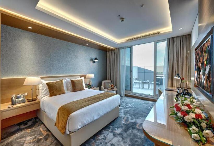 家庭套房2间卧室，带露台, The S Hotel Al Barsha
