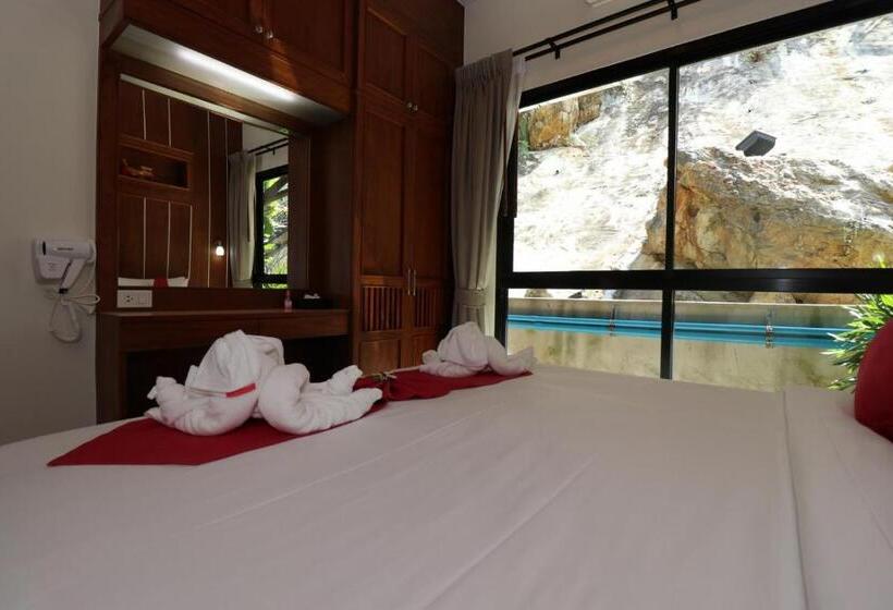 패밀리 룸, The Scene Cliff View Villas