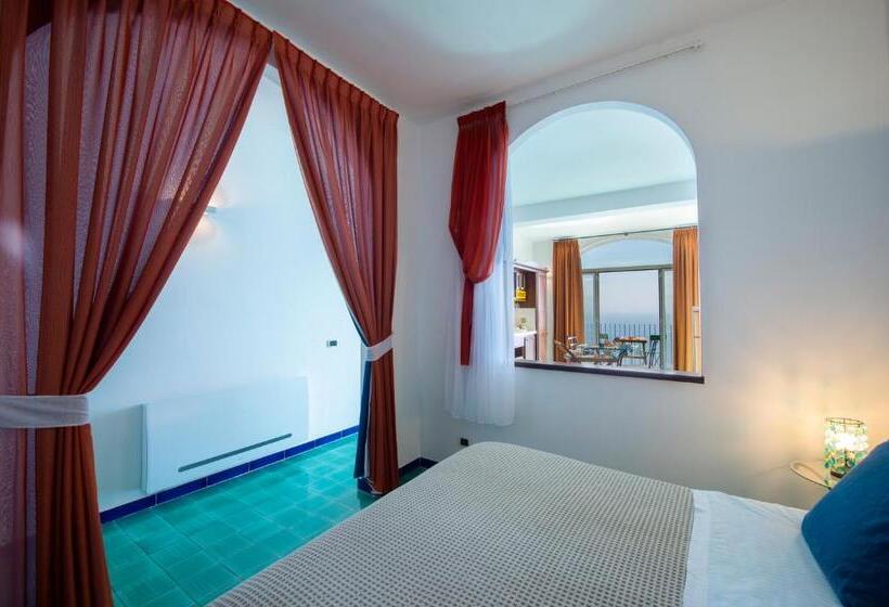 Апартаменты 1 Спальня Вид на Море, Amalfi Residence
