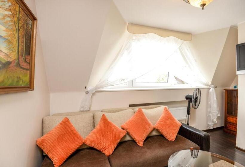 اتاق خانوادگی, Columba Livia Guesthouse