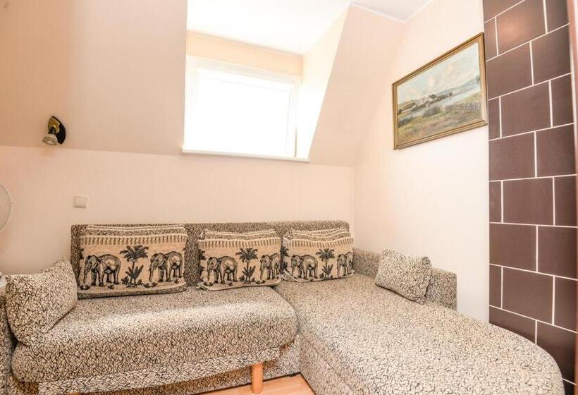 اتاق اکونومی, Columba Livia Guesthouse