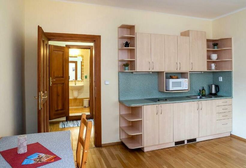 Апартаменты 1 Спальня, Penzion Maštal