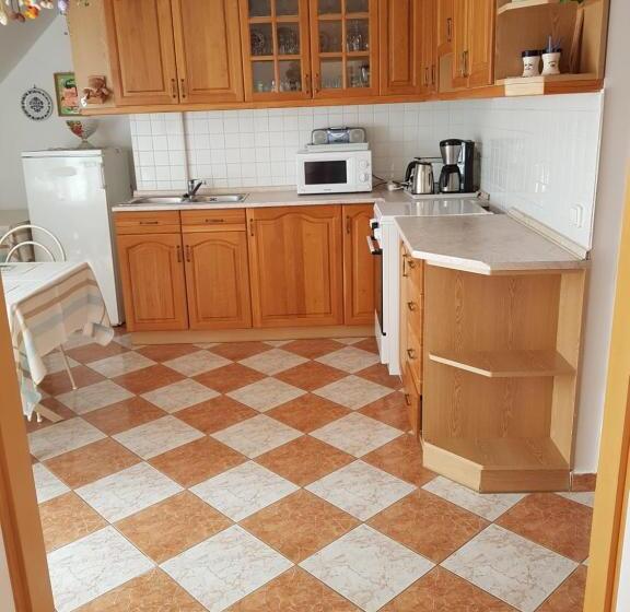 1 Szobás Apartman, Pension óvári