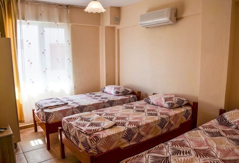 اتاق استاندارد چهار تخته, Berk Apart