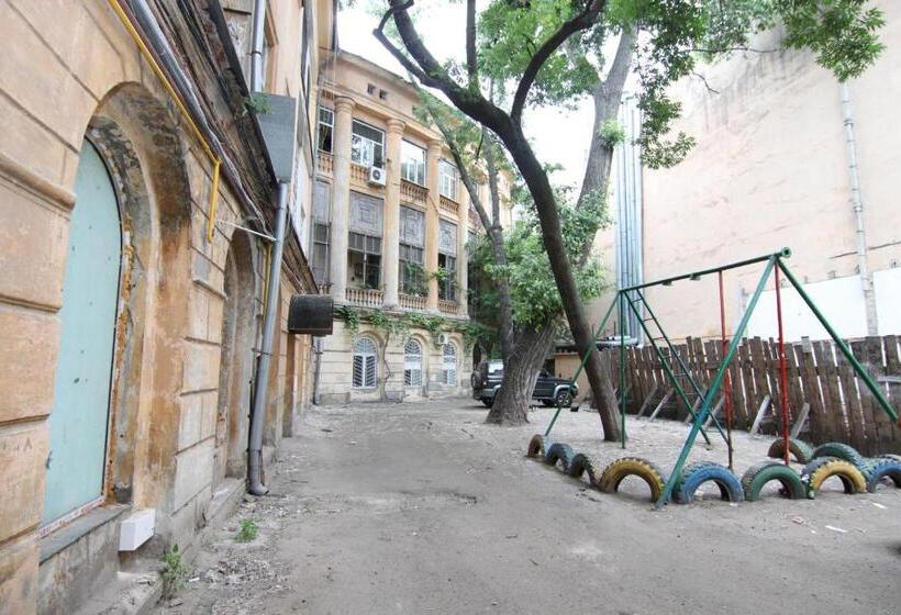 اتاق خانوادگی با چشم‌انداز دریا, Apart Hotel On Preobrajenskaya 24