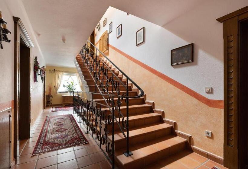 آپارتمان 4 خوابه, Pension Glockenstuhl