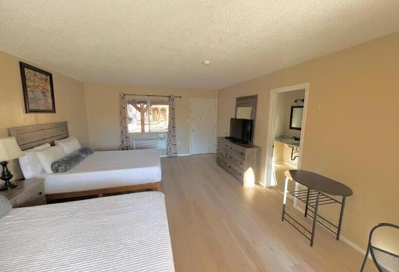 Номер Economy, Timberlodge Inn