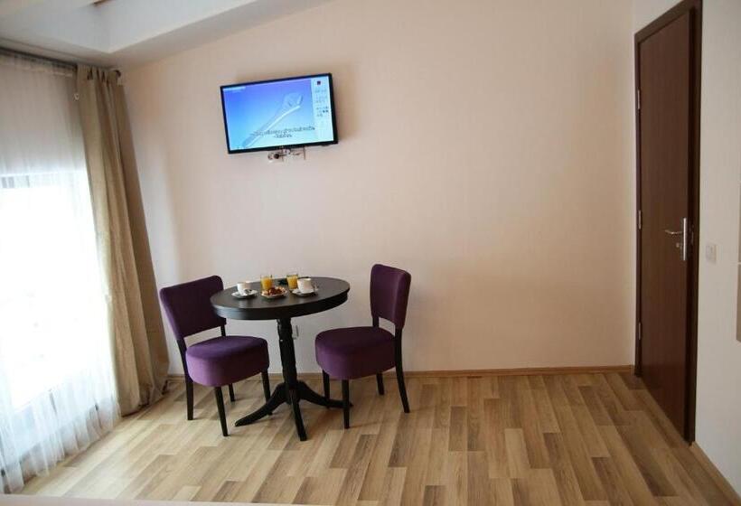 إستوديو بريميوم, Studio Apartcity