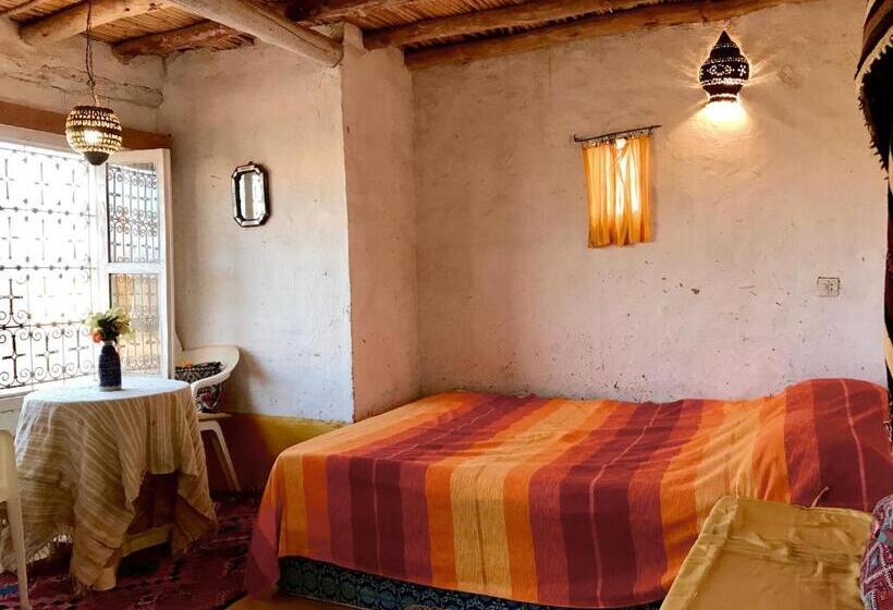 اتاق اکونومی, Auberge Chez Julia