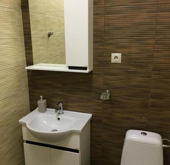 Семейный Номер, Kristály Apartmanok