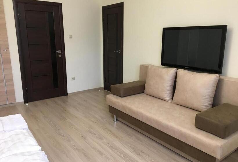패밀리 룸, Kristály Apartmanok