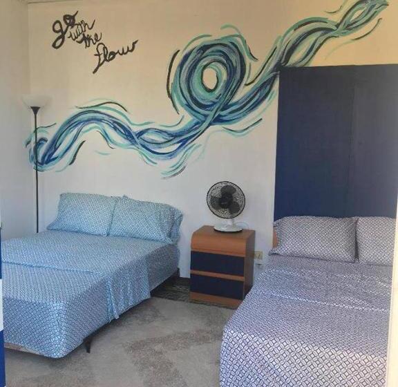 اتاق استاندارد چهارنفره با بالکن, Medusa's Hostel