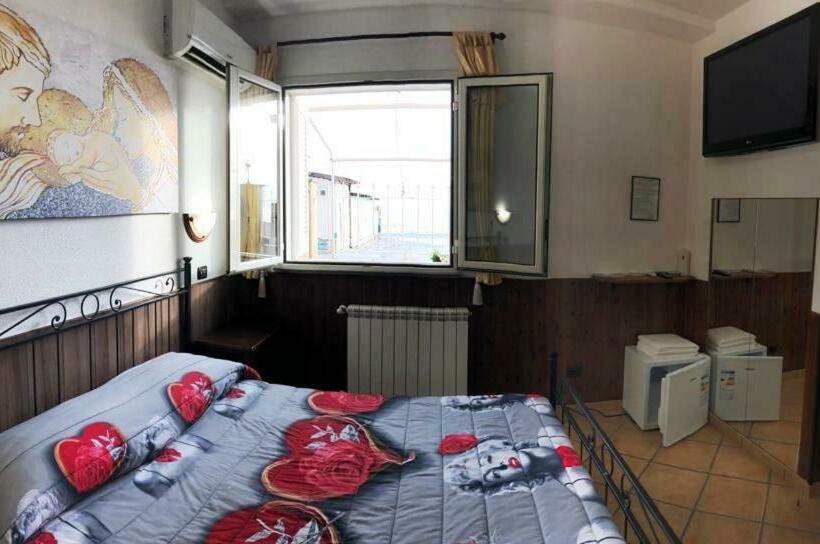 اتاق لوکس با چشم‌انداز دریا, Camere Sul Mare