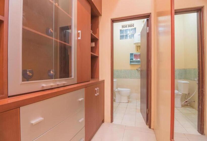 Семейный Номер, Reddoorz Syariah Near Margahayu Raya