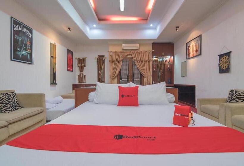 Семейный Номер, Reddoorz Syariah Near Margahayu Raya