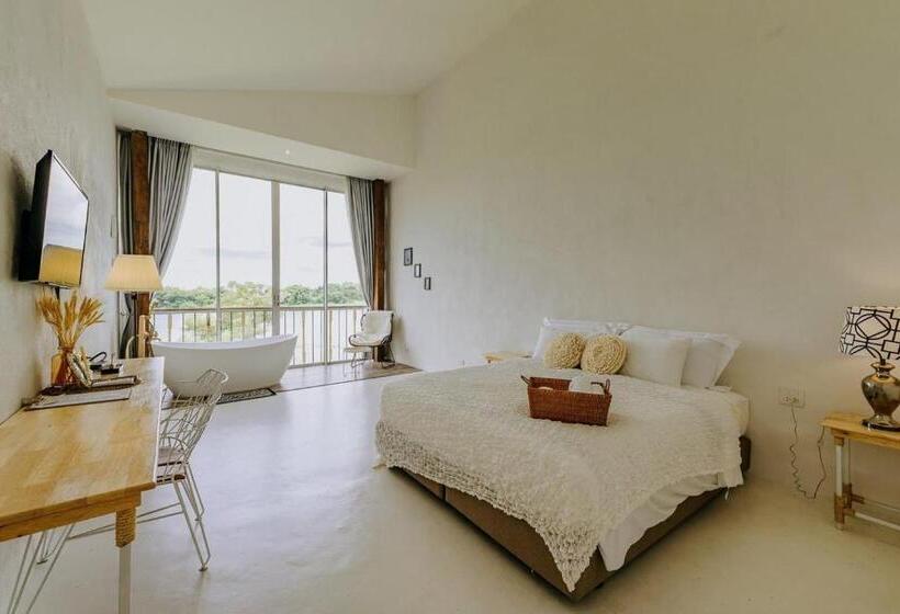 סוויטה אקזקיוטיב, White Wall Riverfront