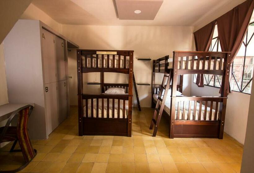 Четырехместный Номер Стандарт, Casa De Juan Hostal