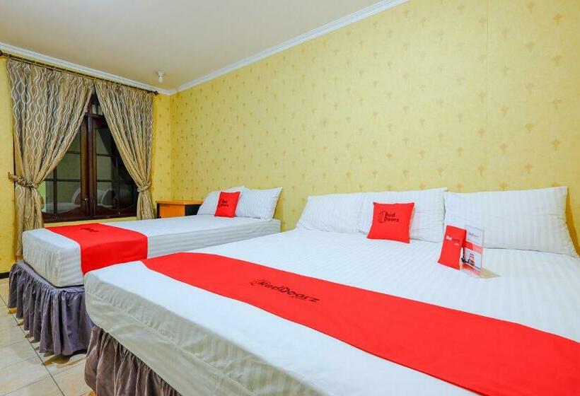 Семейный Номер, Reddoorz Near Universitas Diponegoro Semarang