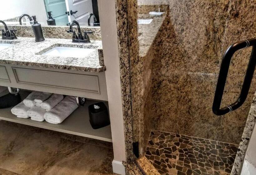 Президентский Люкс, Resort At Eagle Point Golf Club Lodging