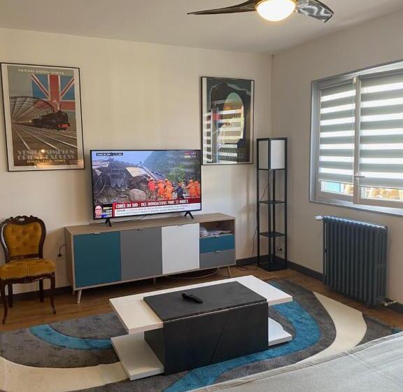 Номер Deluxe, Avenue De La Gare