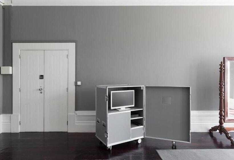 Junior suite with river view, Guestready   Innvict Building