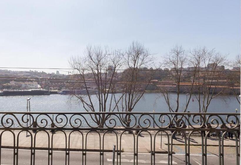 Deluxe room with river view, Guestready   Innvict Building