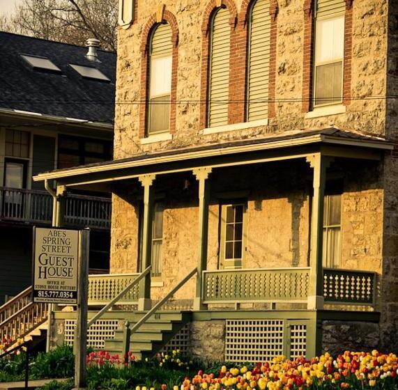 스위트 킹사이즈 침대, Abe's Spring Street Guest House