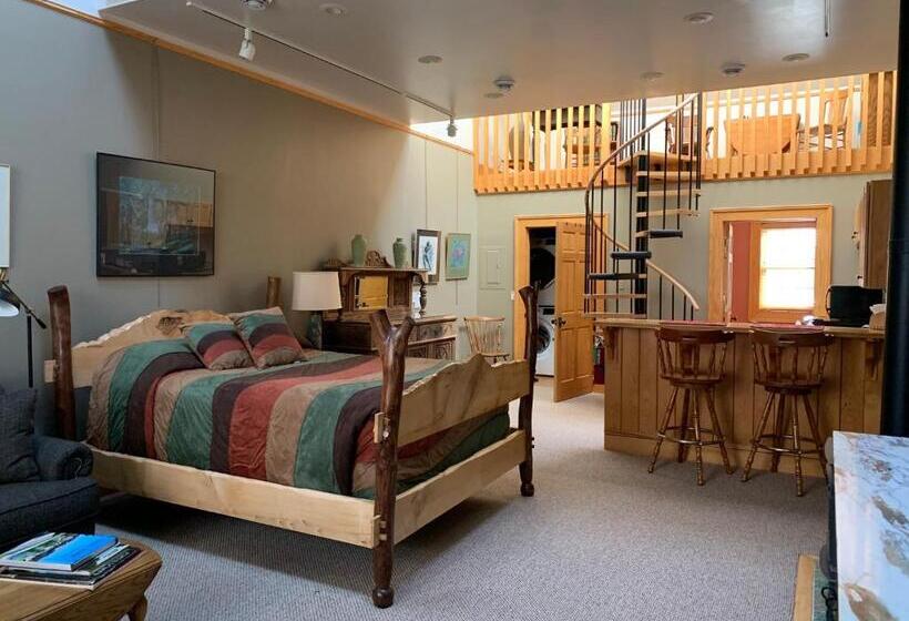 스위트, Abe's Spring Street Guest House