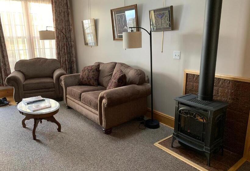 스탠다드 스튜디오, Abe's Spring Street Guest House